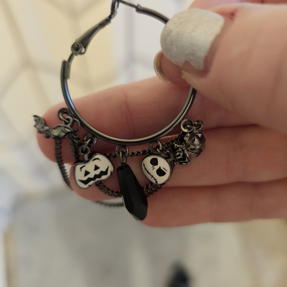 NWOT Nightmare Before Christmas Earrings - Picture 4 of 5